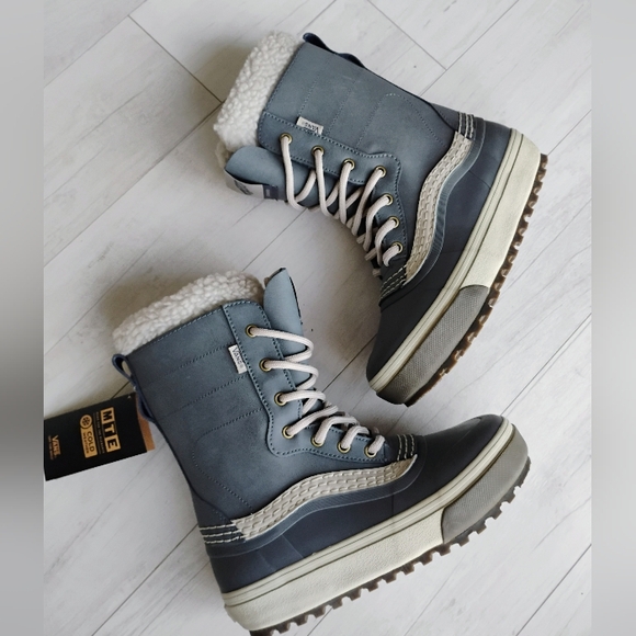 VANS NEW Standard Snow MTE Boots - Picture 3 of 16